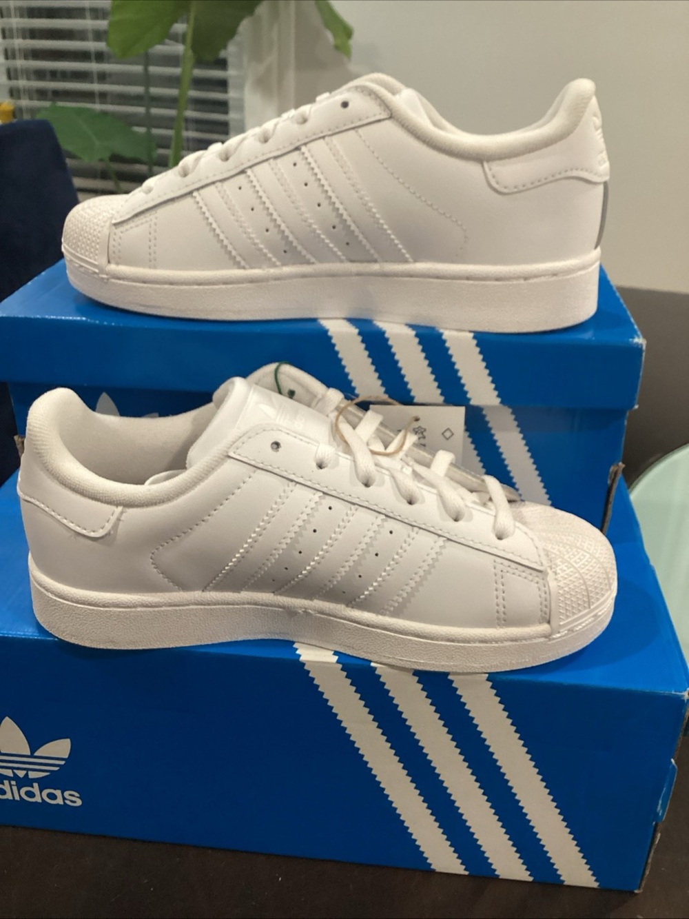 ✨ Adidas Superstar II C Triple White Sneakers ✨size 2Y